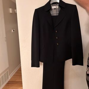 Tahari brand new two piece suit